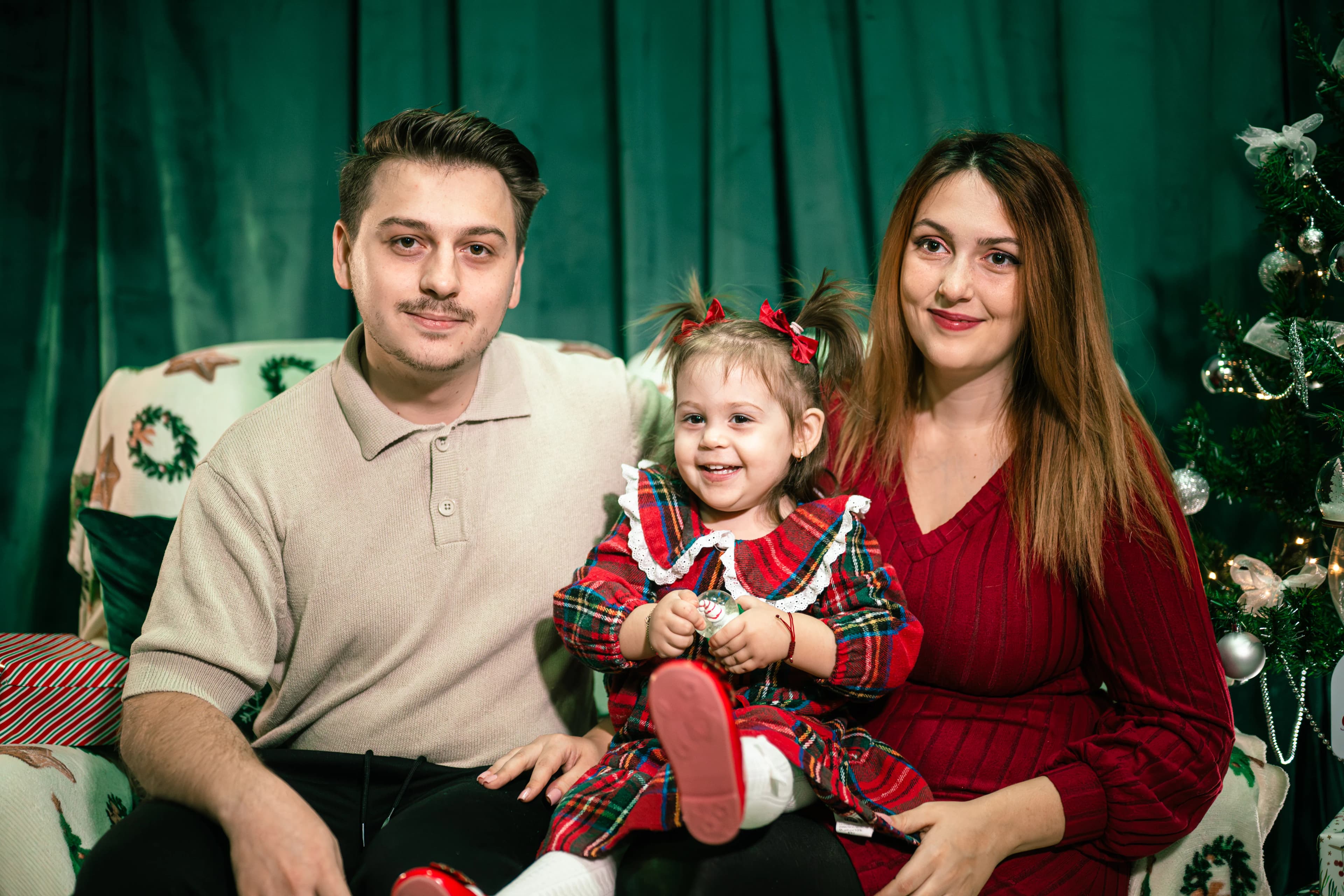 Christmas studio photo session 7 — Focus Duo Photography